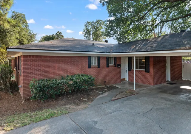 Photo 3 of Sale Pending at 1912 Horton Ave, Shreveport, LA 71105 | MLS# 21383614 | Listing updated on 2026-09-29