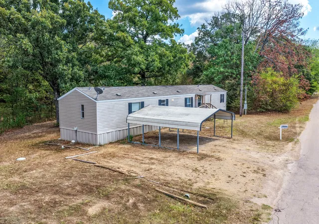 Photo 3 of Manufactured home for sale at 121 Rs County Rd 3317, Emory, TX 75440 | MLS# 21383260 | Listing updated on 2026-09-12