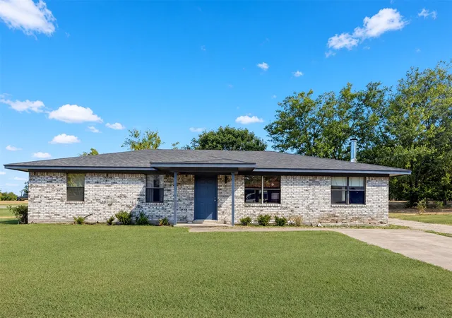 Photo 2 of Single family home for sale at 803 Farm Rd 71 W, Sulphur Springs, TX 75482 | MLS# 21380783 | Listing updated on 2026-09-15