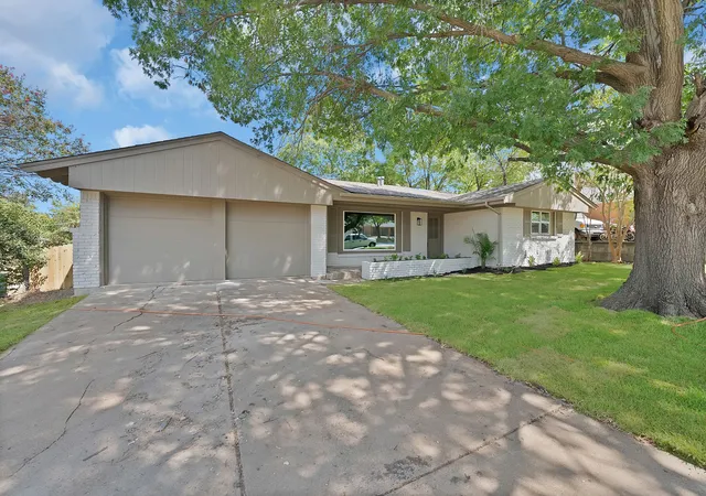 Photo 1 of Single family home for sale at 5517 Wonder Dr, Fort Worth, TX 76133 | MLS# 21383112 | Listing updated on 2026-09-13