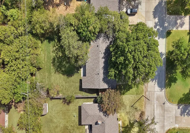 Photo 3 of Single family home for sale at 5517 Wonder Dr, Fort Worth, TX 76133 | MLS# 21383112 | Listing updated on 2026-09-13