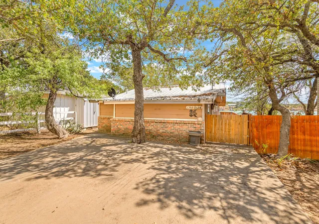 Photo 3 of Single family home for sale at 969 N Shore Dr, Cisco, TX 76437 | MLS# 21383661 | Listing updated on 2026-09-11