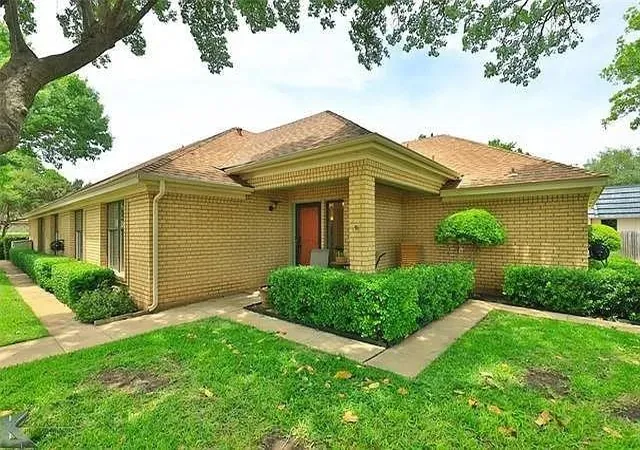 Photo 2 of Single family home for sale at 55 Surrey Sq, Abilene, TX 79606 | MLS# 21335706 | Listing updated on 2026-09-11