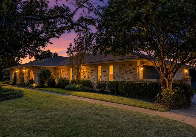 Photo 1 of Single family home for sale at 1625 Lakeshore Dr, Sulphur Springs, TX 75482 | MLS# 21382029 | Listing updated on 2026-09-13