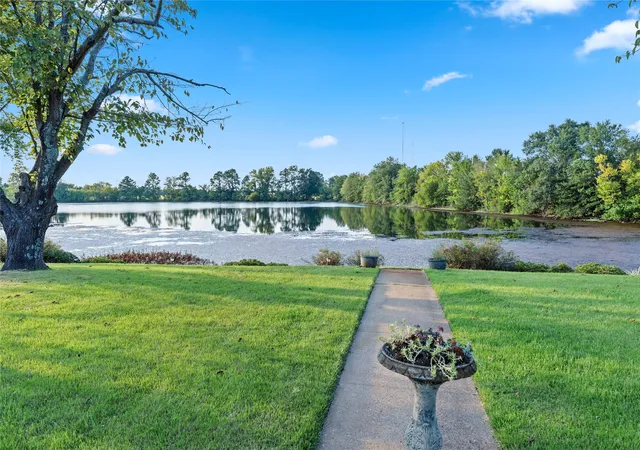 Photo 2 of Single family home for sale at 1625 Lakeshore Dr, Sulphur Springs, TX 75482 | MLS# 21382029 | Listing updated on 2026-09-13