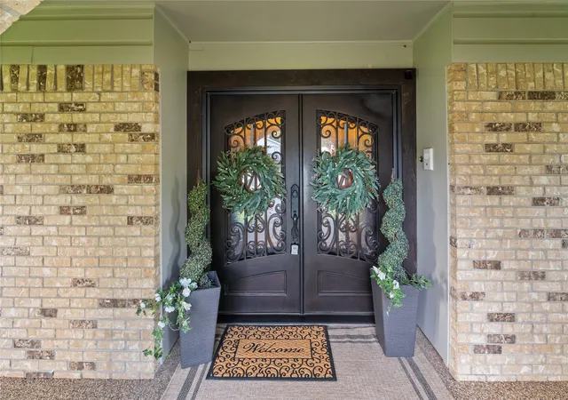 Photo 4 of Single family home for sale at 1625 Lakeshore Dr, Sulphur Springs, TX 75482 | MLS# 21382029 | Listing updated on 2026-09-13