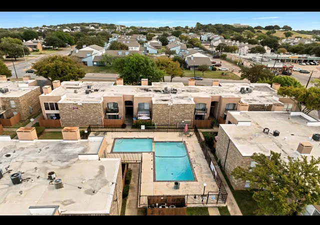 Listing Photo 2 - Condo for sale in building located at 5534 Boca Raton Blvd, Fort Worth, TX 76112 - Unit #192