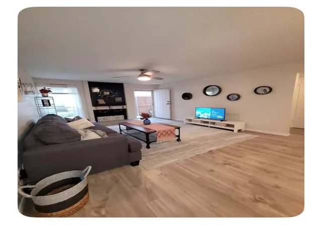 Listing Photo 3 - Condo for sale in building located at 5534 Boca Raton Blvd, Fort Worth, TX 76112 - Unit #192