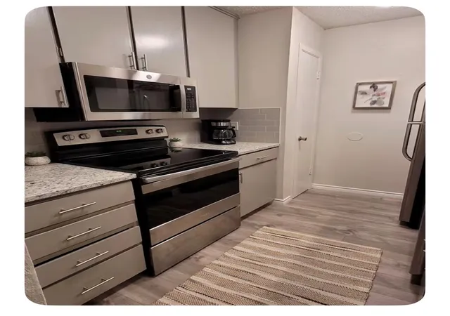 Listing Photo 5 - Condo for sale in building located at 5534 Boca Raton Blvd, Fort Worth, TX 76112 - Unit #192