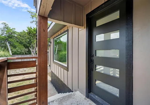 Photo 3 of Single family home for sale at 3134 W Jefferson Blvd, Dallas, TX 75211 | MLS# 21378574 | Listing updated on 2026-09-11