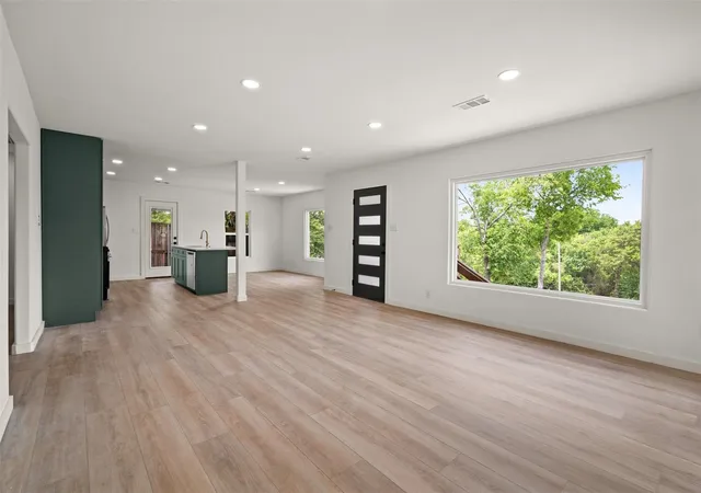 Photo 4 of Single family home for sale at 3134 W Jefferson Blvd, Dallas, TX 75211 | MLS# 21378574 | Listing updated on 2026-09-11