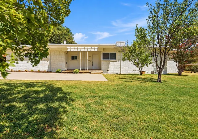 Photo 1 of Single family home for sale at 3921 Clayton Rd E, Fort Worth, TX 76116 | MLS# 21380669 | Listing updated on 2026-09-11