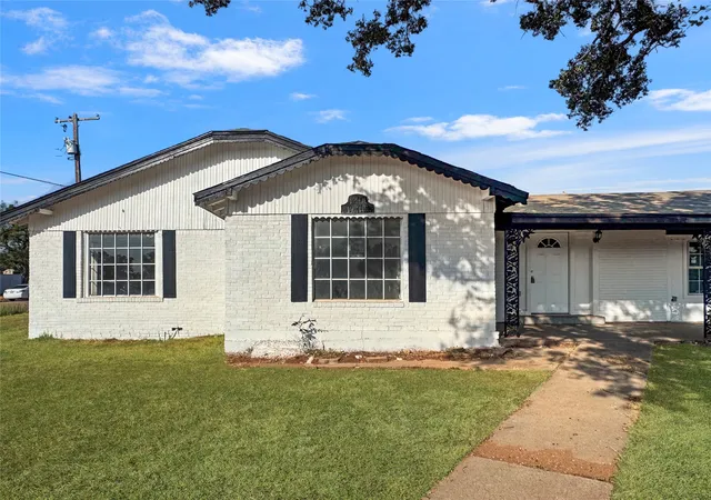 Photo 2 of Single family home for sale at 1201 Hickory, Sweetwater, TX 79556 | MLS# 21383668 | Listing updated on 2026-09-11