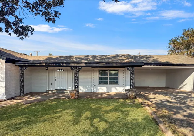 Photo 3 of Single family home for sale at 1201 Hickory, Sweetwater, TX 79556 | MLS# 21383668 | Listing updated on 2026-09-11