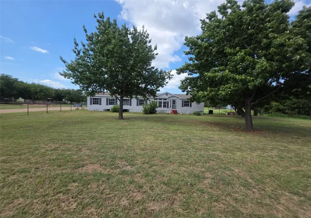 Photo 4 of Manufactured home for sale at 160 Jermyn Rd, Jermyn, TX 76459 | MLS# 21381321 | Listing updated on 2026-09-30