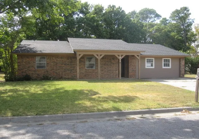 Photo 1 of Single family home for sale at 411 Ashland Dr, Gainesville, TX 76240 | MLS# 21383707 | Listing updated on 2026-09-11