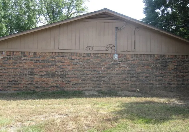 Photo 3 of Single family home for sale at 411 Ashland Dr, Gainesville, TX 76240 | MLS# 21383707 | Listing updated on 2026-09-11