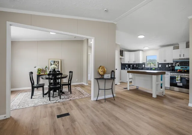 Photo 3 of Manufactured home for sale at 406 Hilltop Meadows Ct, Springtown, TX 76082 | MLS# 21380725 | Listing updated on 2026-09-29