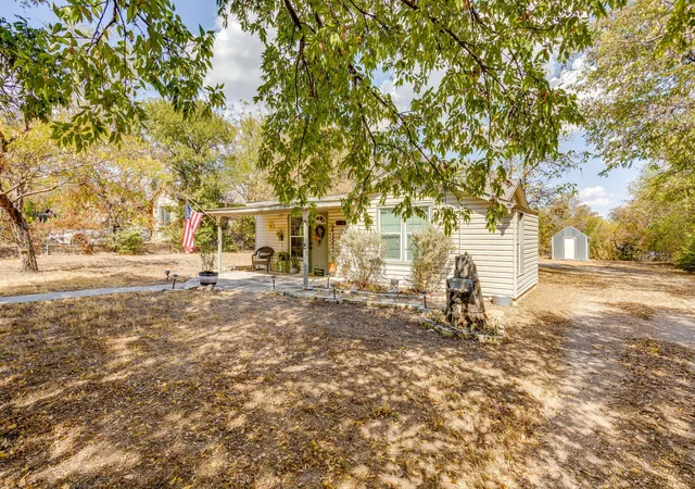 Photo 3 of Single family home for sale at 404 Calgary Rd, Azle, TX 76020 | MLS# 21383251 | Listing updated on 2026-09-11