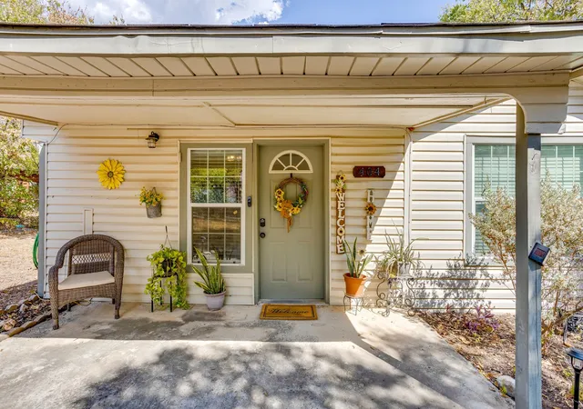 Photo 3 of Single family home for sale at 404 Calgary Rd, Azle, TX 76020 | MLS# 21383251 | Listing updated on 2026-09-11