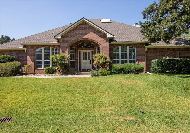 Photo 1 of Sale Pending at 520 Rosedale St, Lewisville, TX 75077 | MLS# 21383678 | Listing updated on 2026-10-05