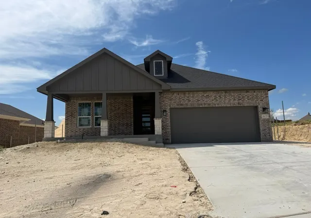 Photo 1 of Sale Pending at 513 Park Side Dr, Weatherford, TX 76087 | MLS# 21383727 | Listing updated on 2026-10-05