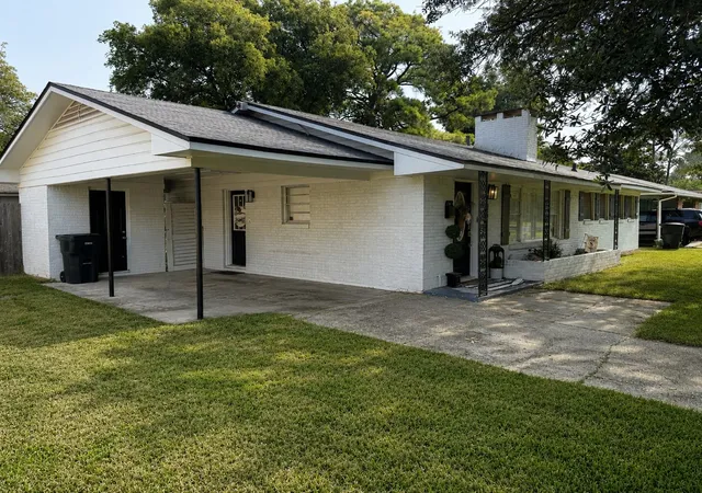 Photo 2 of Single family home for sale at 2503 Waverly Dr, Bossier City, LA 71111 | MLS# 21357475 | Listing updated on 2026-09-19