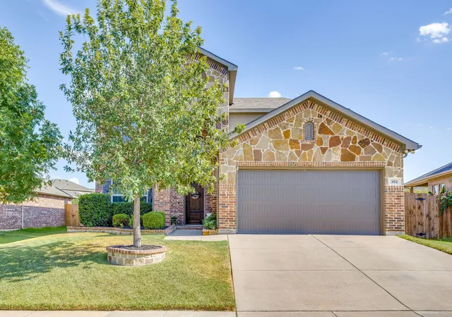 Photo 2 of Single family home for sale at 352 Pin Cushion Trl, Burleson, TX 76028 | MLS# 21383345 | Listing updated on 2026-09-11