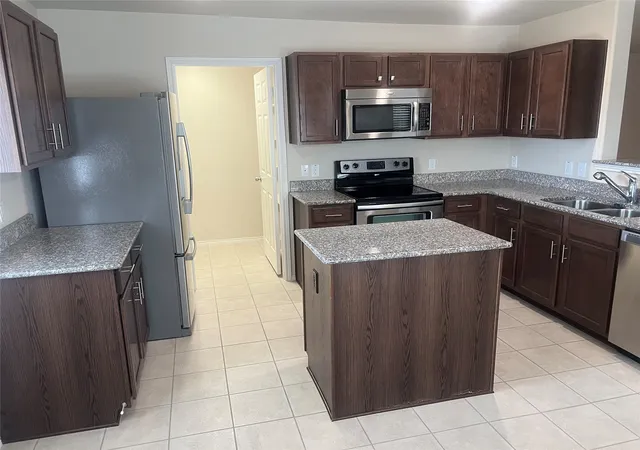 Photo 4 of Single family home for sale at 1417 Lone Pine Dr, Little Elm, TX 75068 | MLS# 21380541 | Listing updated on 2026-09-11