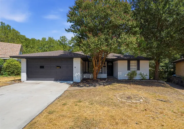 Photo 1 of Single family home for sale at 439 Shorewood Dr, Duncanville, TX 75116 | MLS# 21381016 | Listing updated on 2026-09-30