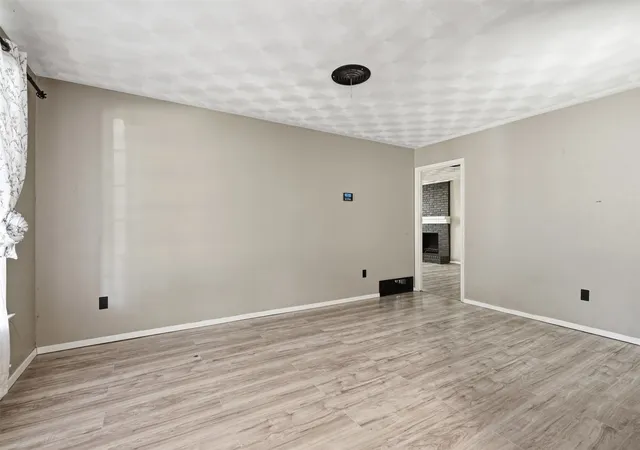 Photo 3 of Single family home for sale at 439 Shorewood Dr, Duncanville, TX 75116 | MLS# 21381016 | Listing updated on 2026-09-30