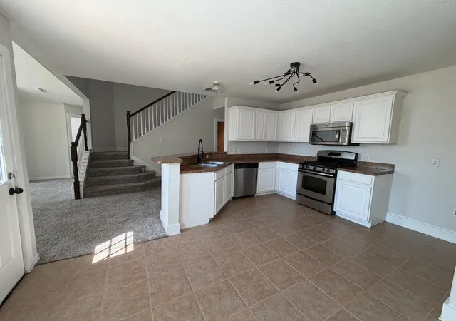 Photo 3 of Single family home for sale at 605 Prairie Gulch Dr, Fort Worth, TX 76140 | MLS# 21383728 | Listing updated on 2026-09-11