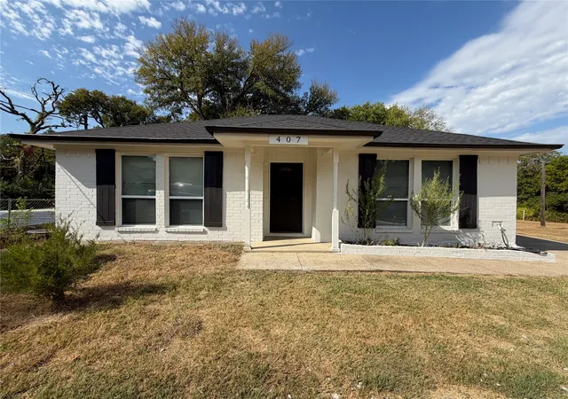 Photo 1 of Sale Pending at 407 Ralph St, Seagoville, TX 75159 | MLS# 21383719 | Listing updated on 2026-09-27