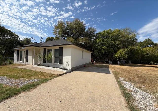 Photo 2 of Sale Pending at 407 Ralph St, Seagoville, TX 75159 | MLS# 21383719 | Listing updated on 2026-09-27