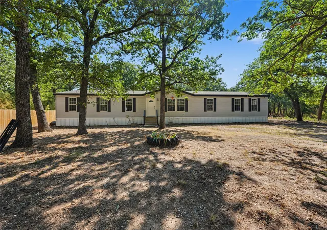 Photo 2 of Manufactured home for sale at 109 Summers Cir, Azle, TX 76020 | MLS# 21381593 | Listing updated on 2026-09-11