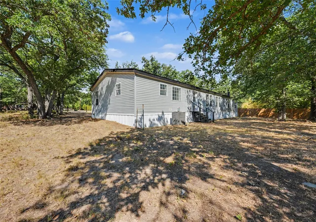 Photo 3 of Manufactured home for sale at 109 Summers Cir, Azle, TX 76020 | MLS# 21381593 | Listing updated on 2026-09-11