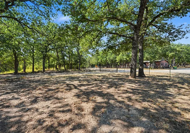 Photo 3 of Manufactured home for sale at 109 Summers Cir, Azle, TX 76020 | MLS# 21381593 | Listing updated on 2026-09-11