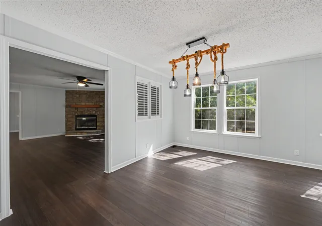 Photo 4 of Manufactured home for sale at 109 Summers Cir, Azle, TX 76020 | MLS# 21381593 | Listing updated on 2026-09-11