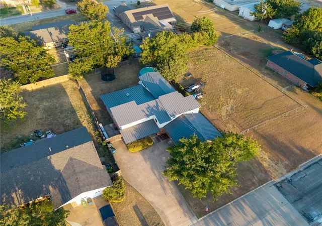 Photo 4 of Single family home for sale at 124 Freese Dr, Sanger, TX 76266 | MLS# 21382793 | Listing updated on 2026-09-11