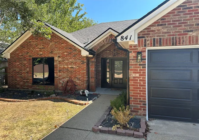Photo 2 of Single family home for sale at 841 Collins Blvd, Cedar Hill, TX 75104 | MLS# 21383769 | Listing updated on 2026-10-07