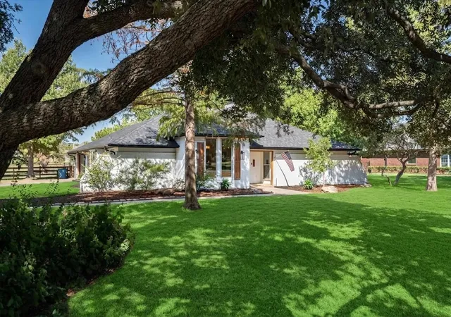 Photo 2 of Single family home for sale at 120 Park Ln, Double Oak, TX 75077 | MLS# 21380193 | Listing updated on 2026-10-03