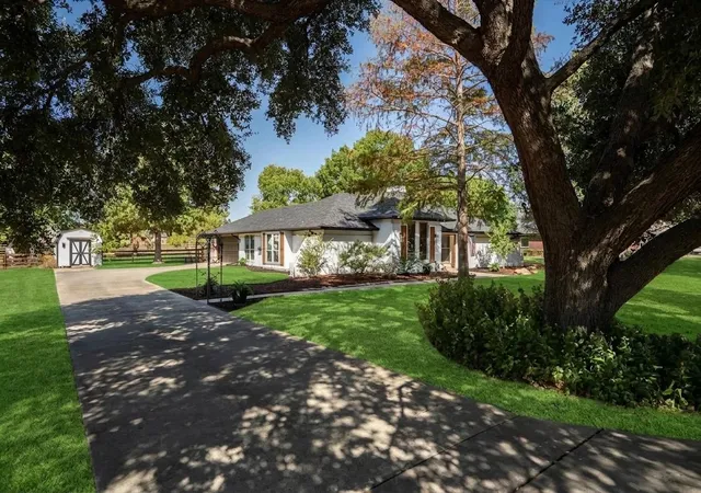 Photo 3 of Single family home for sale at 120 Park Ln, Double Oak, TX 75077 | MLS# 21380193 | Listing updated on 2026-10-03