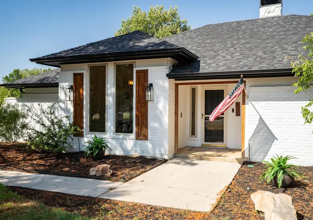 Photo 4 of Single family home for sale at 120 Park Ln, Double Oak, TX 75077 | MLS# 21380193 | Listing updated on 2026-10-03