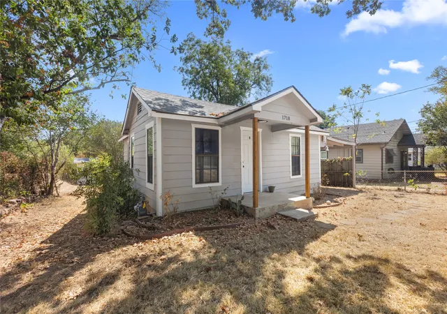 Photo 2 of Single family home for sale at 1718 S Fannin Ave, Denison, TX 75020 | MLS# 21382482 | Listing updated on 2026-09-11