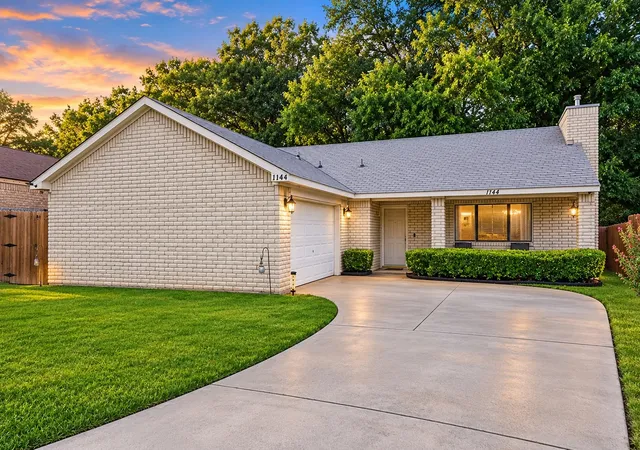 Photo 1 of Single family home for sale at 1144 Castlewood Ct, De Soto, TX 75115 | MLS# 21379809 | Listing updated on 2026-09-12