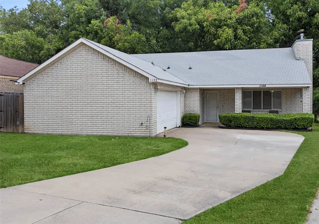 Photo 2 of Single family home for sale at 1144 Castlewood Ct, De Soto, TX 75115 | MLS# 21379809 | Listing updated on 2026-09-12