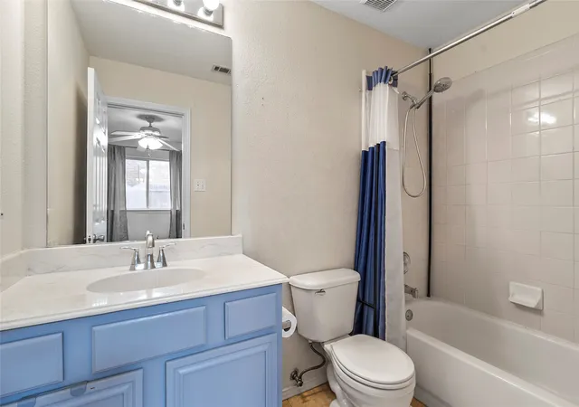 Photo 4 of Single family home for sale at 1144 Castlewood Ct, De Soto, TX 75115 | MLS# 21379809 | Listing updated on 2026-09-12