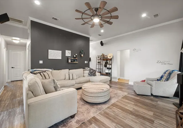 Photo 1 of Single family home for sale at 460 Admiral Dr, Gun Barrel City, TX 75156 | MLS# 21380968 | Listing updated on 2026-09-11