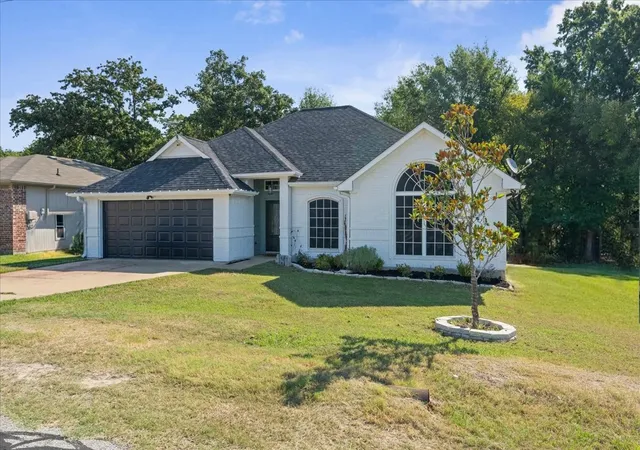 Photo 2 of Single family home for sale at 460 Admiral Dr, Gun Barrel City, TX 75156 | MLS# 21380968 | Listing updated on 2026-09-11