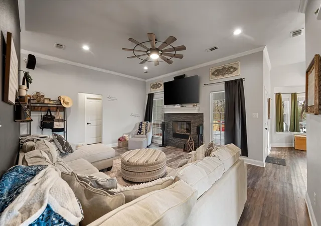 Photo 4 of Single family home for sale at 460 Admiral Dr, Gun Barrel City, TX 75156 | MLS# 21380968 | Listing updated on 2026-09-11
